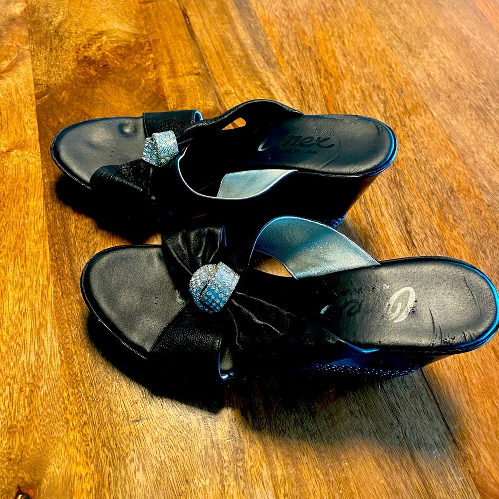 Onex black wedge sandal size 9